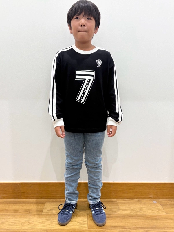 サッカーT×スリムデニム