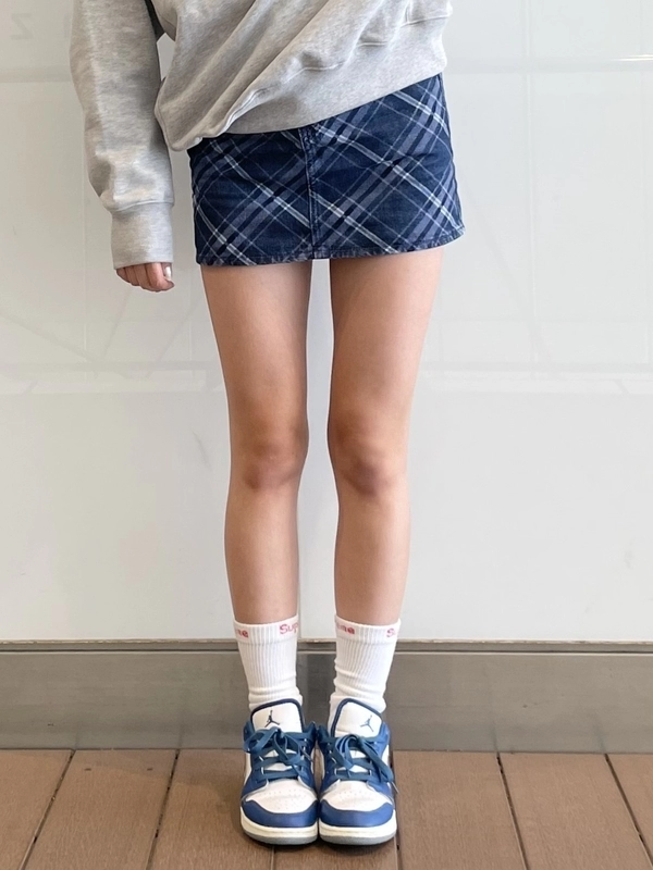 スカート×ロゴ