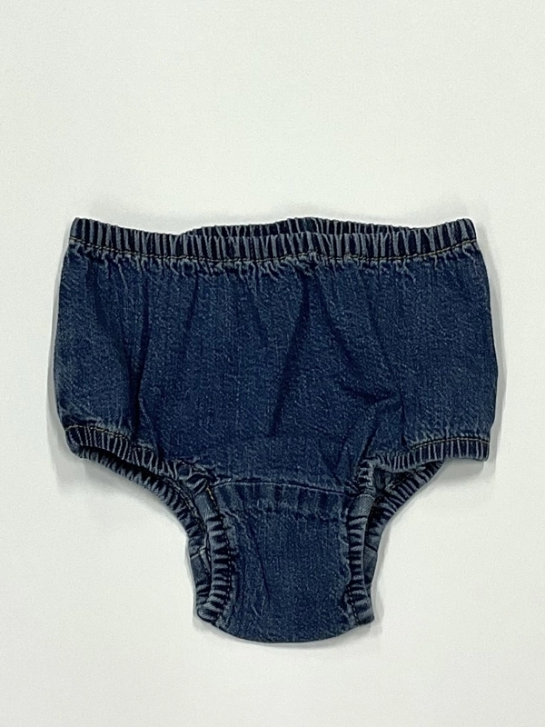 お出かけに　サロペットスカート