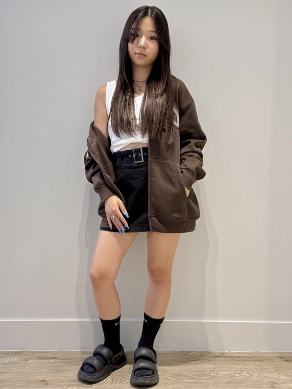 ロゴパーカーで可愛いガーリーstyle