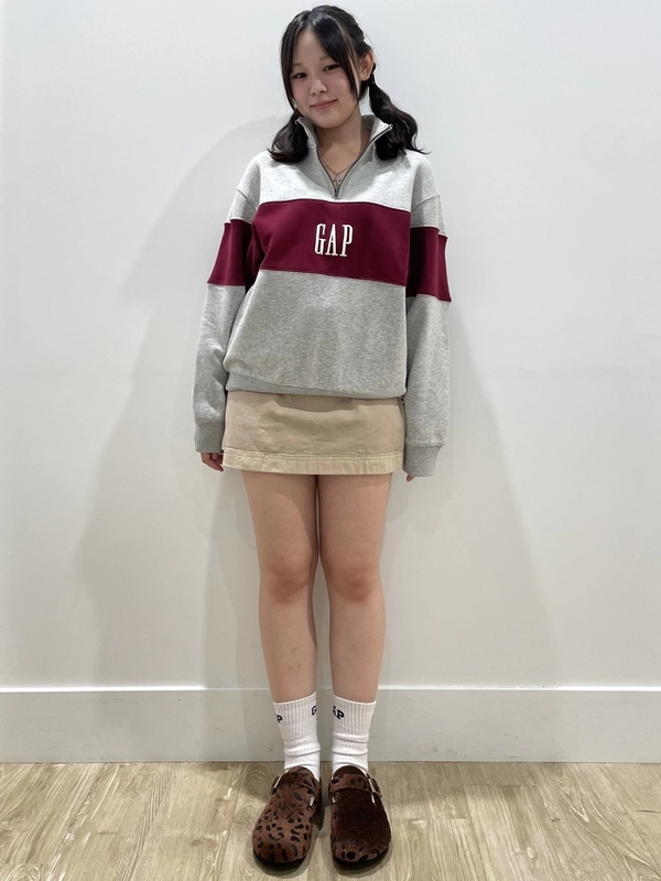 ミニスカートとスウェットアイテムコーデ♪