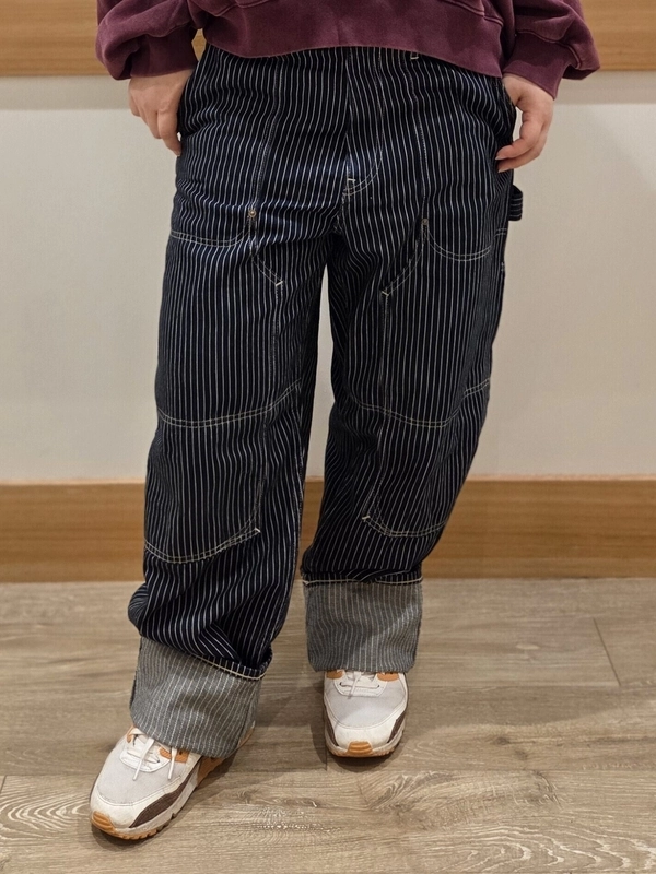 gapアーチロゴクロップドパーカー。
