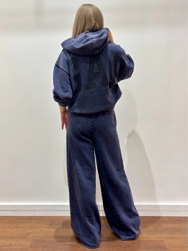 『今すぐ着れるリンガーTシャツ＆ロゴスウェットセットアップ』