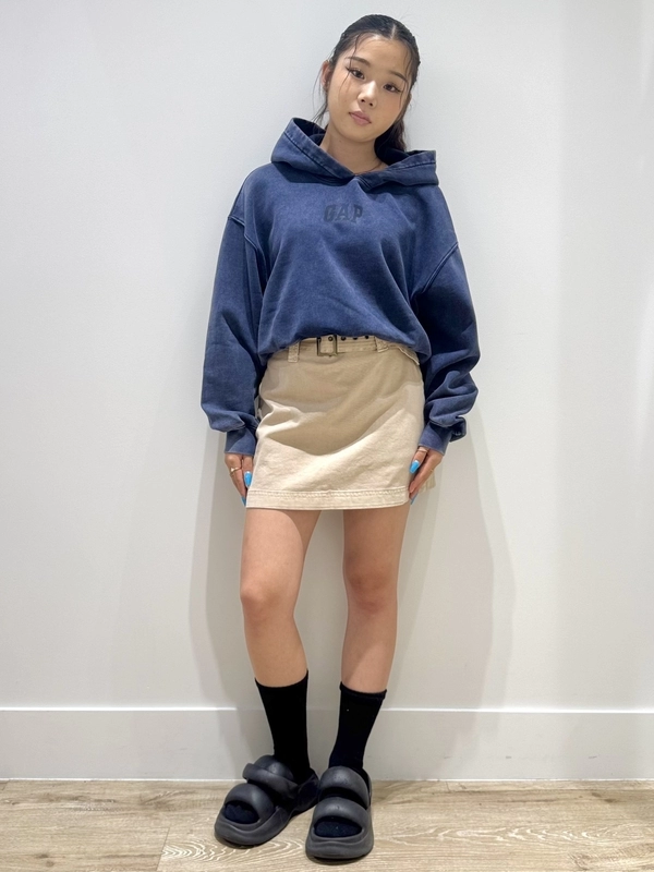 【新作】バックシルエットが可愛い！ロゴスウェット