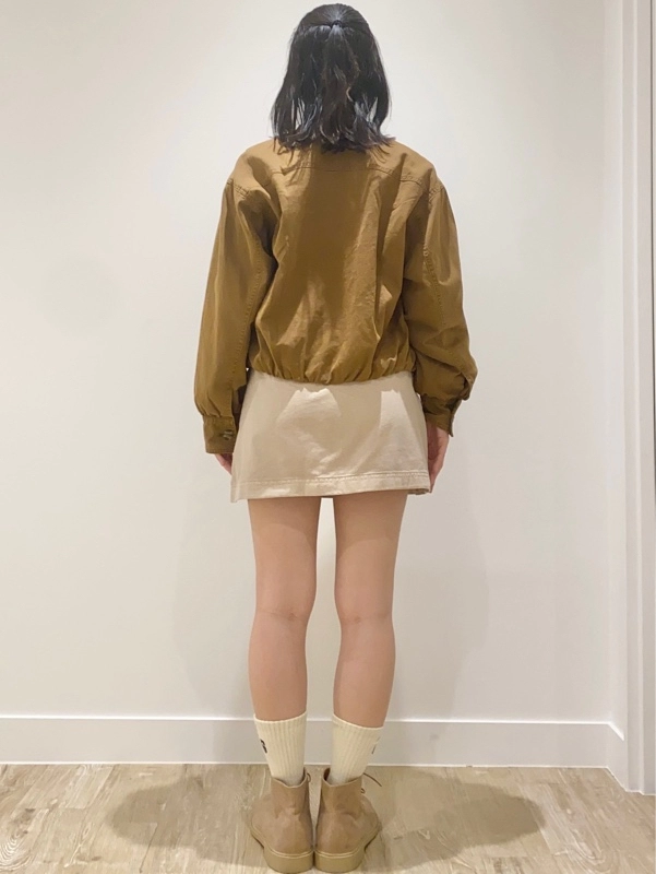 ブラウン系でまとめる甘カジコーデ