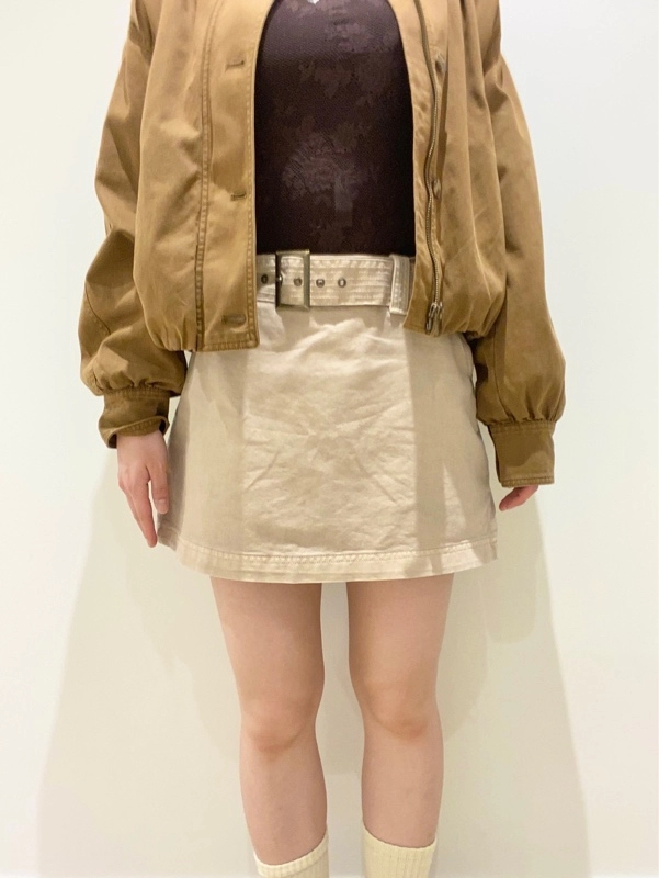 ブラウン系でまとめる甘カジコーデ