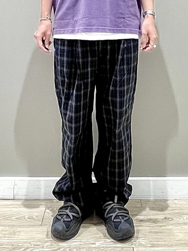 《万能チェックパンツ》