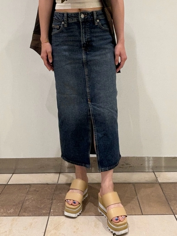 おすすめ】デニムミディペンシルスカートのスタイリング | Gap