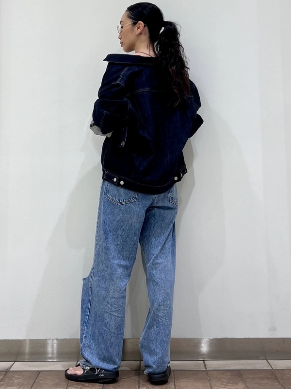 ヘビーウェイト デニムジャケットのスタイリング | Gap公式