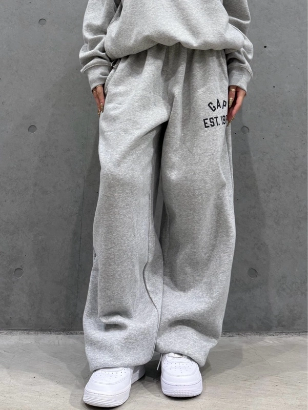 新作スウェットセットアップのスタイリング | Gap公式オンラインストア