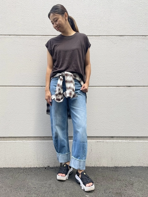 リラックスTシャツコーデ