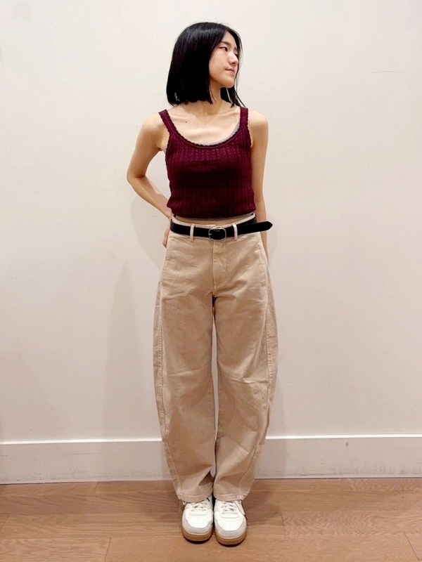バレルパンツでカジュアルスタイル