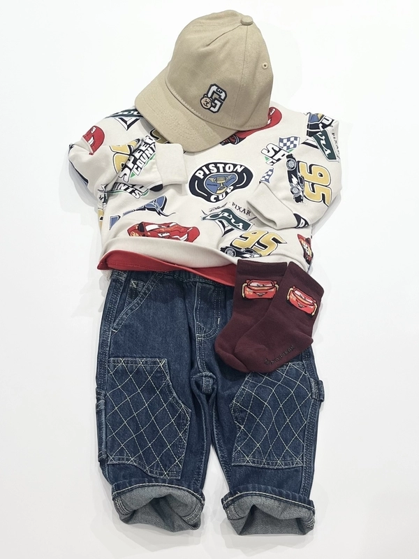 『人気のカーズ』デニムコーデでかっこいい！