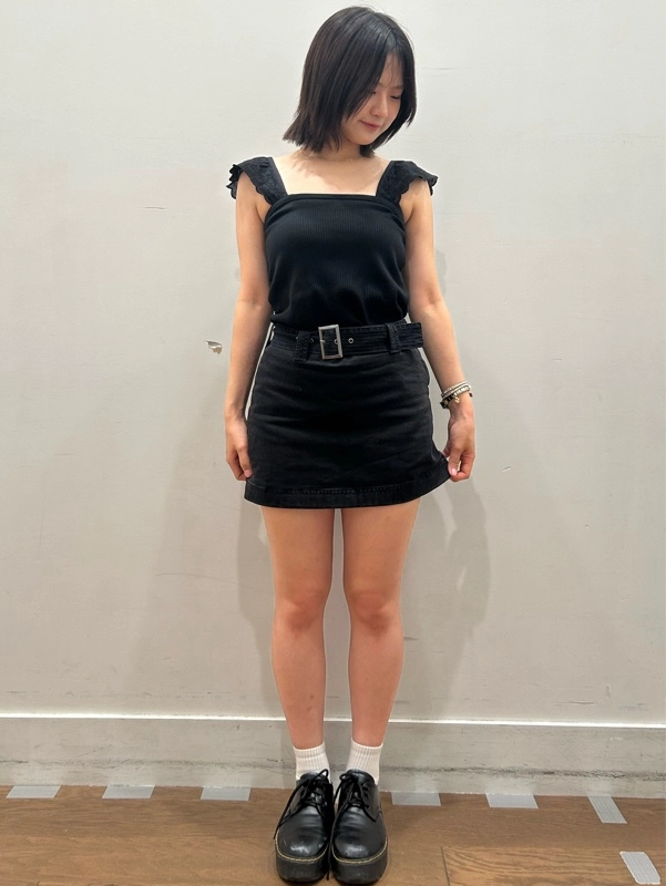 フリルストラップが大人可愛い