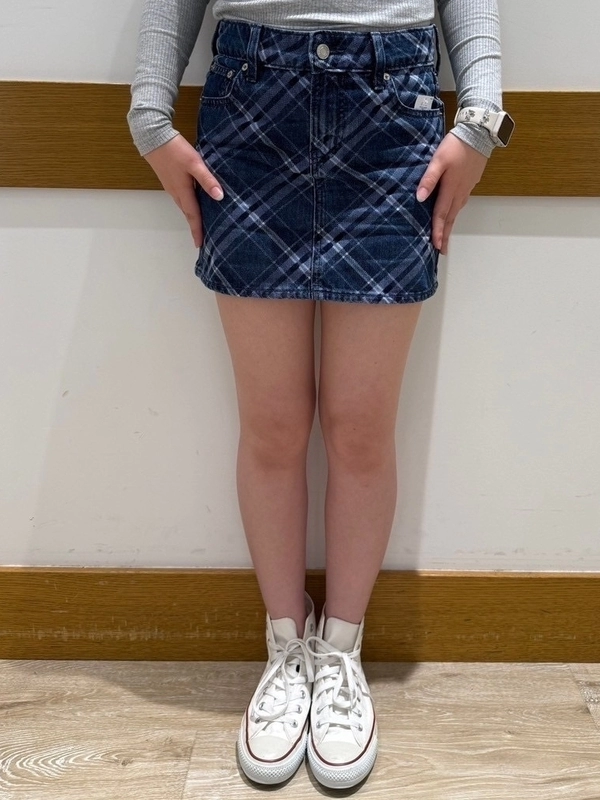 チェックのデニムミニスカート♡のスタイリング | Gap公式オンラインストア