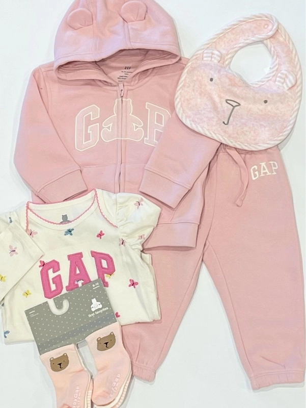 GAPピンクコーデ
