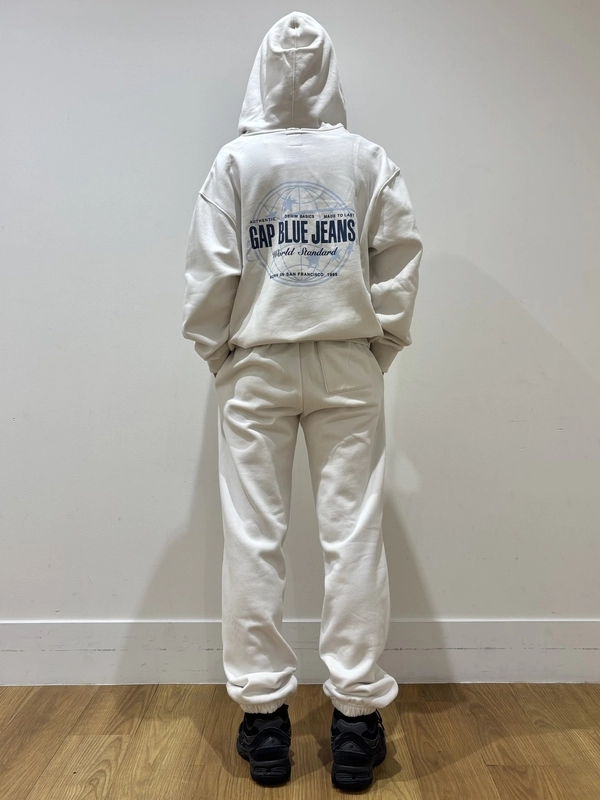 バックプリントが◎なセットアップ！のスタイリング | Gap公式