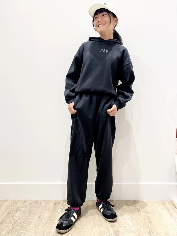 『人気ロゴ』今年はガールズもセットアップが◎