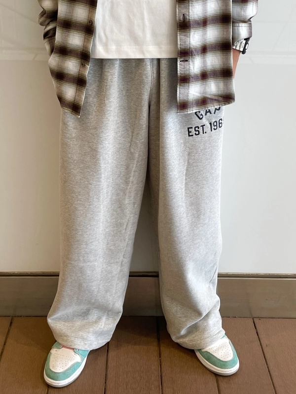【NEW】シャツ×スウェットパンツ