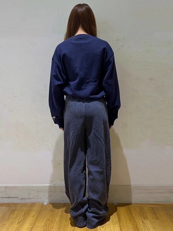 アレンジ可能なトレーナーでセットアップコーデ