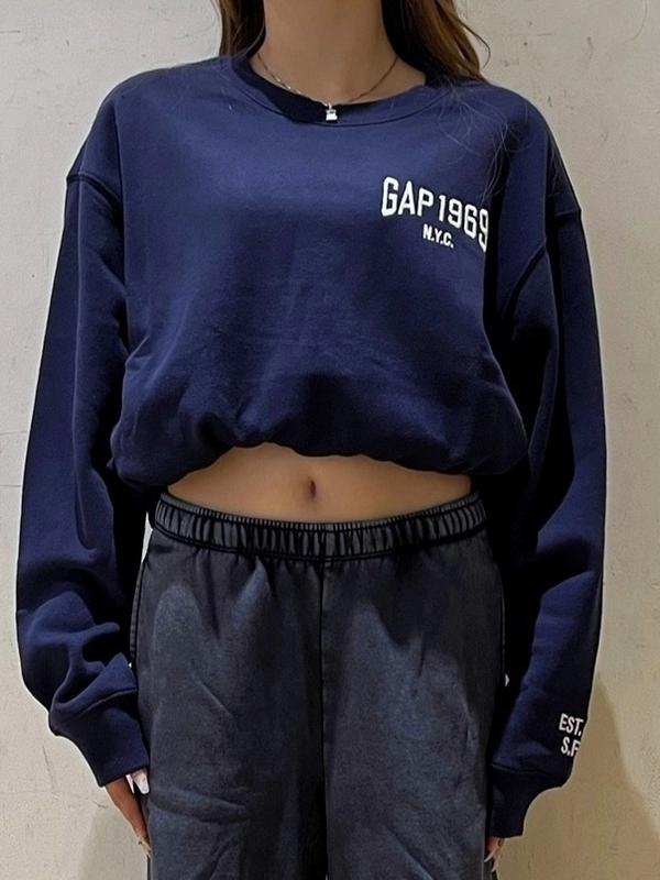 アレンジ可能なトレーナーでセットアップコーデ