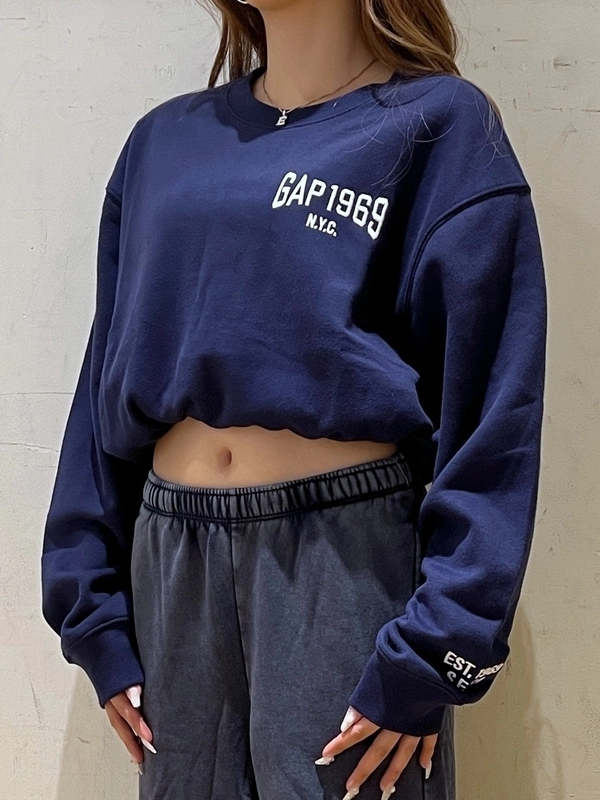 アレンジ可能なトレーナーでセットアップコーデ
