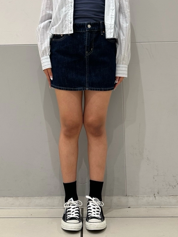 【ふんわりシャツとミニスカートで大人カジュアル】