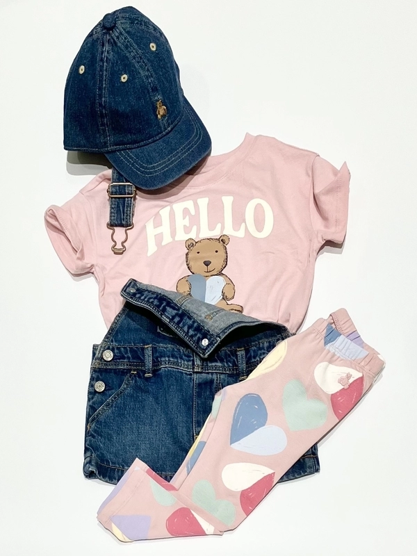 くまさんハートTシャツとサロペットスカートコーデ