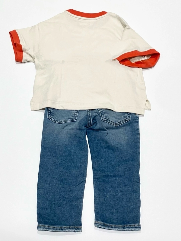 ミッキーTシャツとデニムコーデ