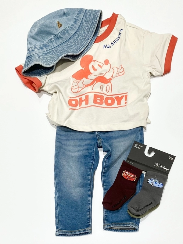 ミッキーTシャツとデニムコーデ