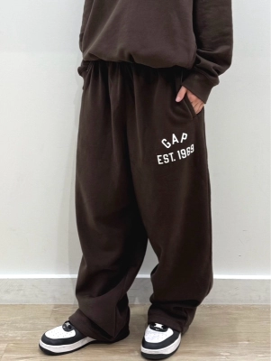 New】GAPロゴスウェットセットアップのスタイリング | Gap公式