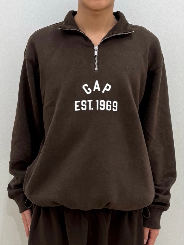 New】GAPロゴスウェットセットアップのスタイリング | Gap公式