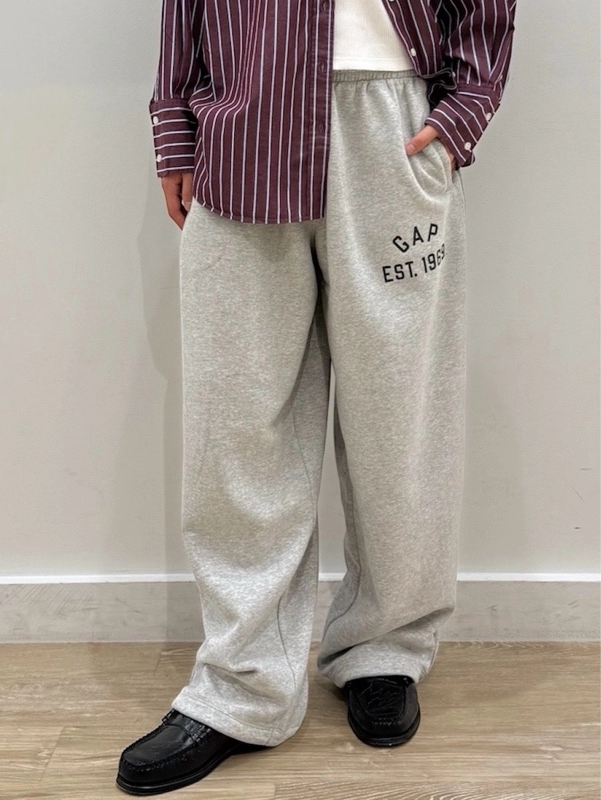 New】バギースウェットパンツコーデのスタイリング | Gap公式 New】バギースウェットパンツコーデのスタイリング | Gap公式