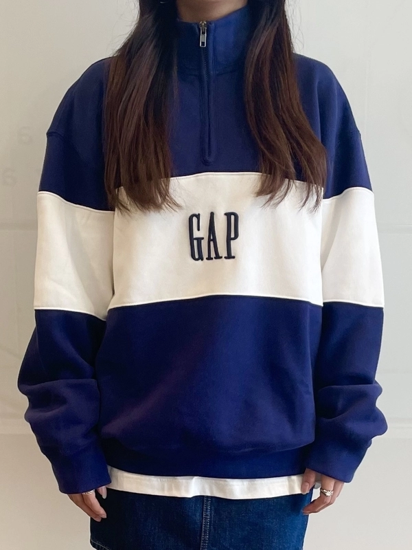【ユニセックス】ハーフジップ＋ミニスカートコーデ