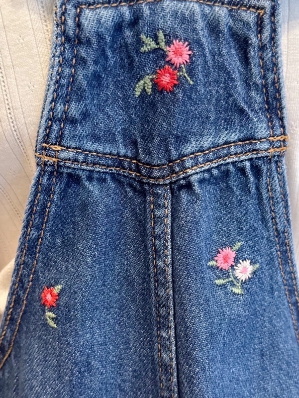 刺繍が可愛いサロペット