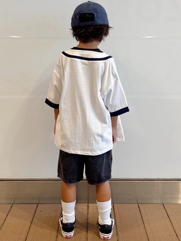 ベースボールシャツでブラック夏コーデ