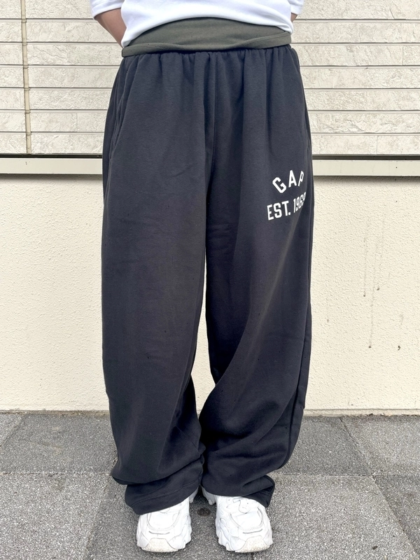 ゆるっとシルエットが可愛い！スウェットパンツ