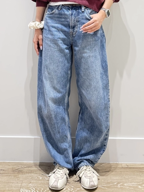 バックシルエットが可愛い！秋コーデ