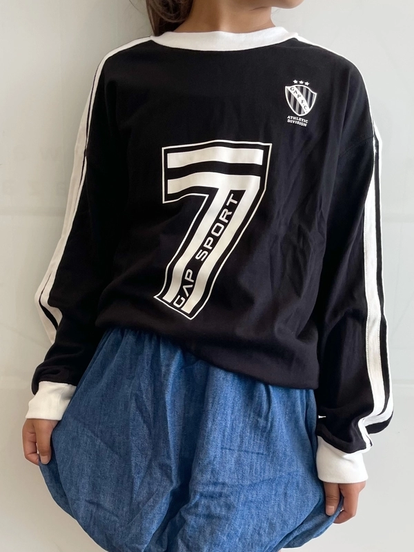 サッカーTシャツ×スカート