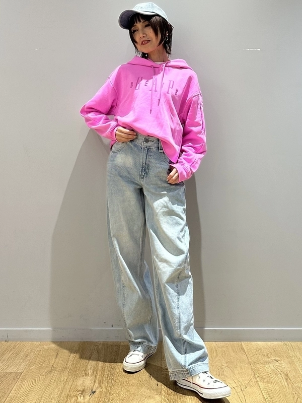 【GAP×BEIS】映えるピンクのストリートスタイル
