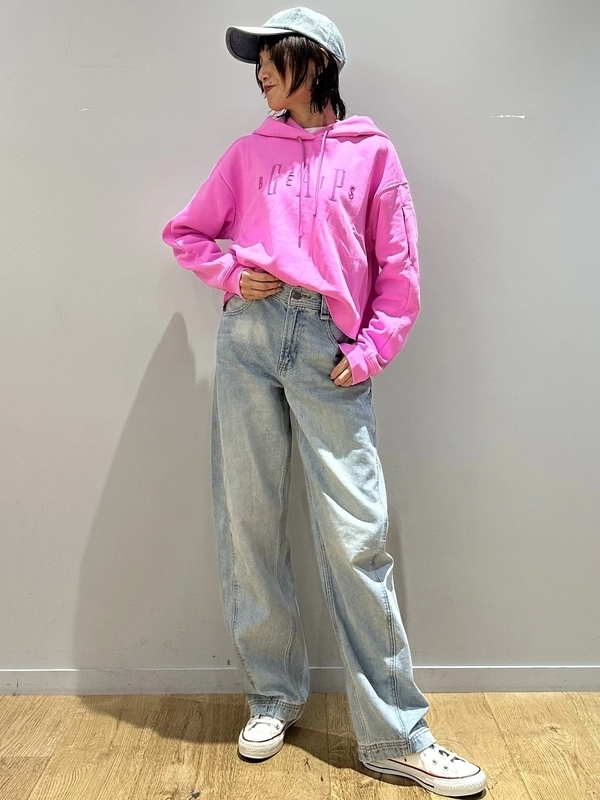 【GAP×BEIS】映えるピンクのストリートスタイル