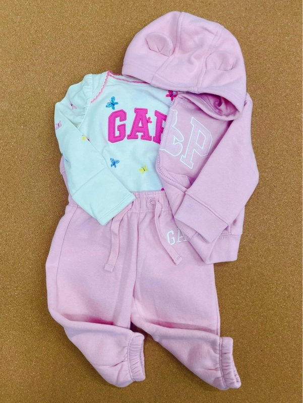 【BABY】GAPロゴセットアップ