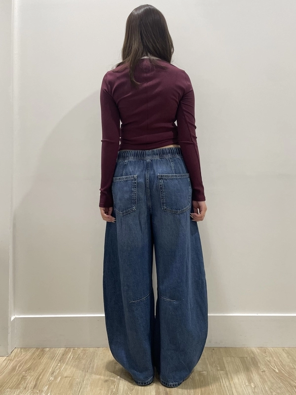 クロップドT×ホースシューデニム