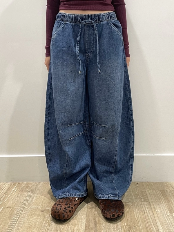 クロップドT×ホースシューデニム