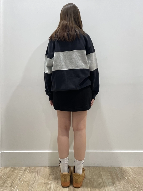 スウェットハーフジップとミニスカート♪
