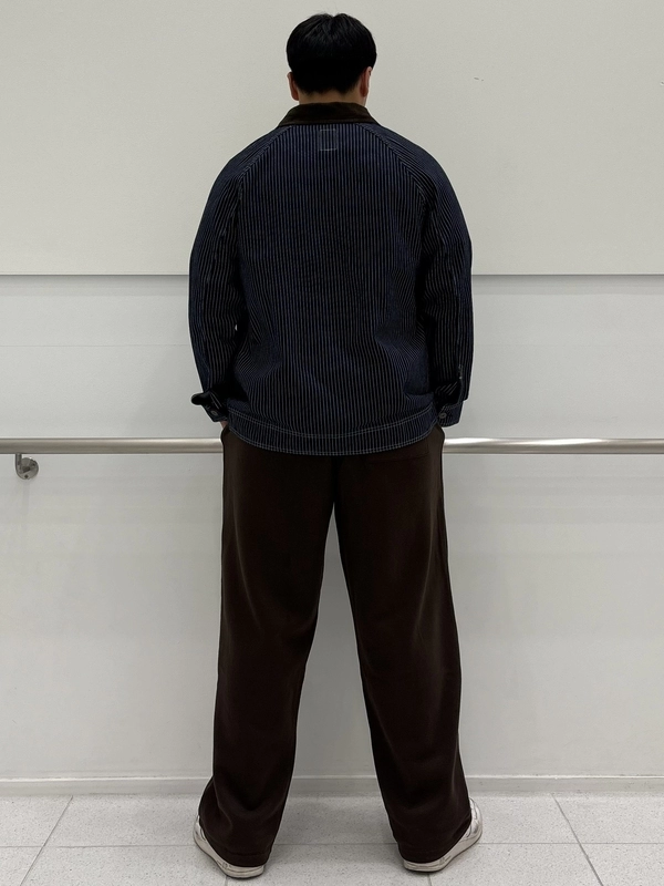 デニムジャケット×スウェットパンツ