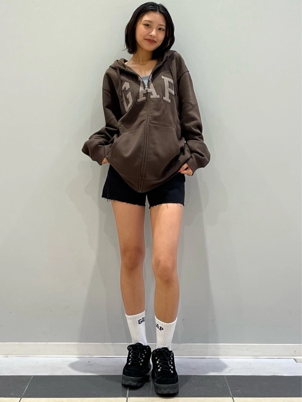 【大人気】LOGOジップパーカー