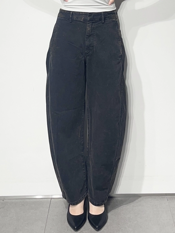 極美品　ほぼ新品　GAP デニムシャツ　男女兼用　シンプル定番デザイン 秋の定番デニムシャツ】大人シンプルコーデのスタイリング | Gap