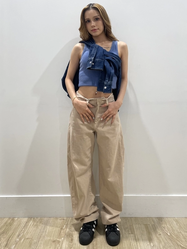 バレルパンツとクロップドタンクトップ♪