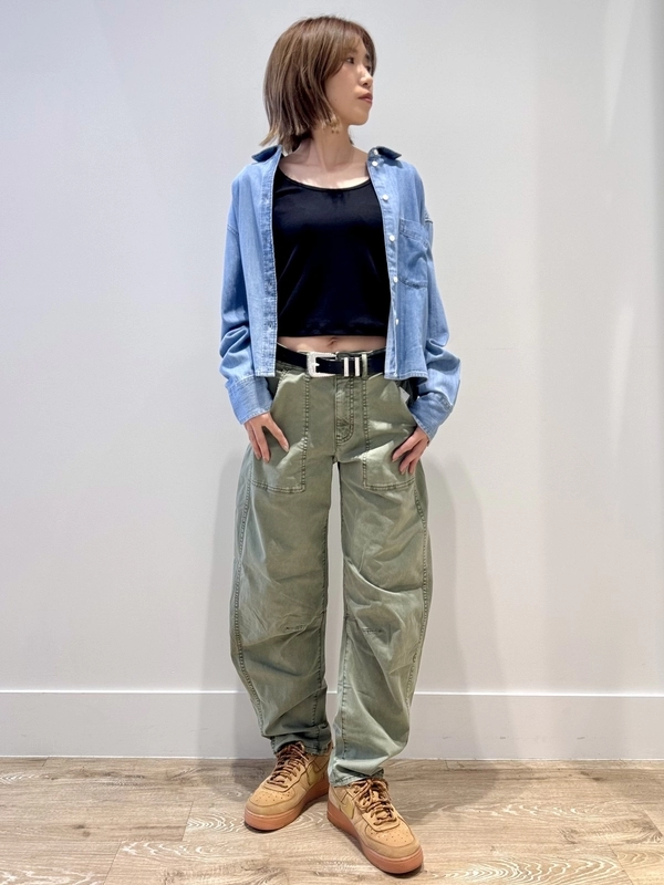 バレルパンツで大人カジュアルコーデ